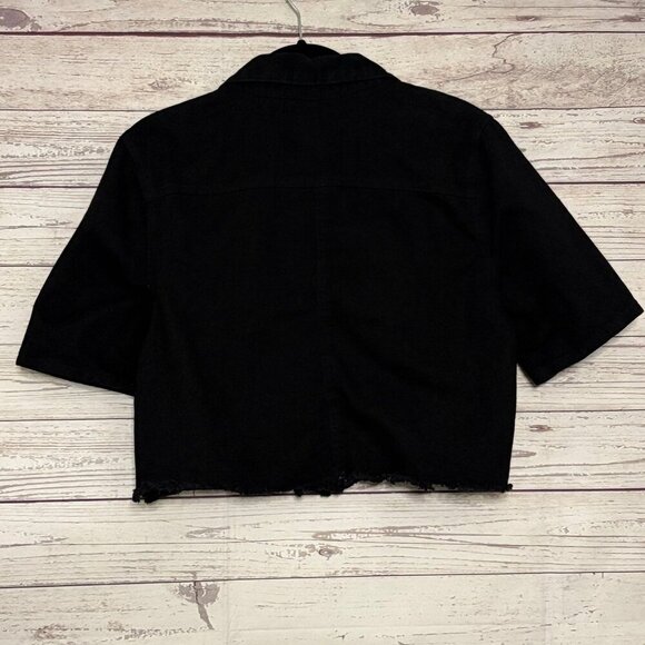 Almost Famous Distressed SS Cropped Shacket Large - Picture 6 of 6